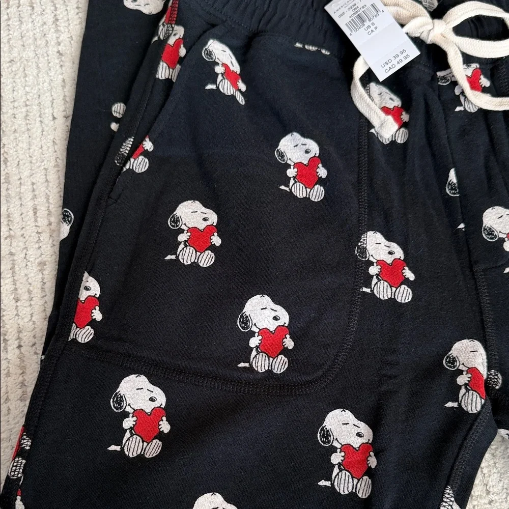 NWT American Eagle Black Lounge Joggers with Snoopy Heart Print